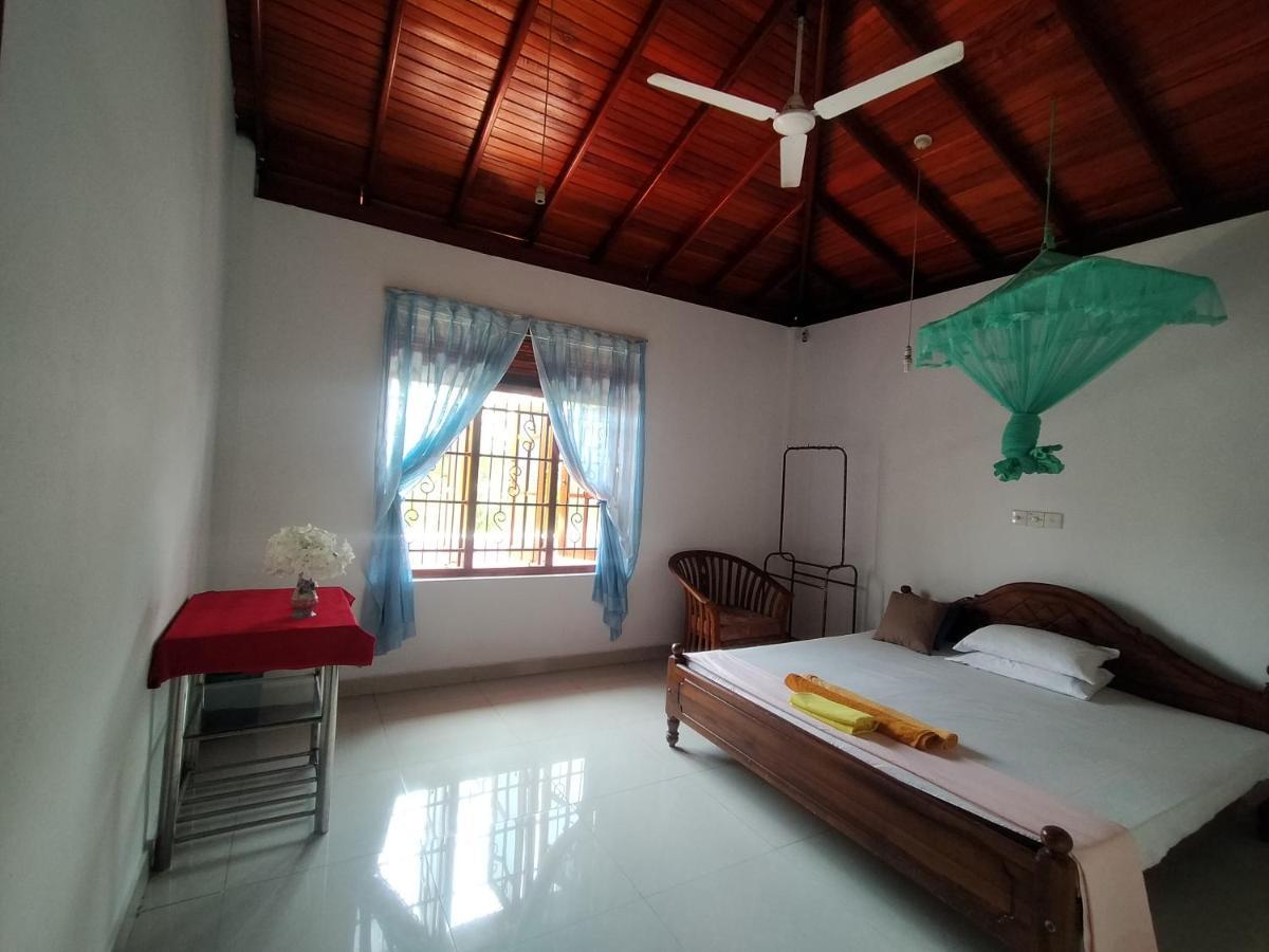 Golden Town Hotel تانجالي المظهر الخارجي الصورة