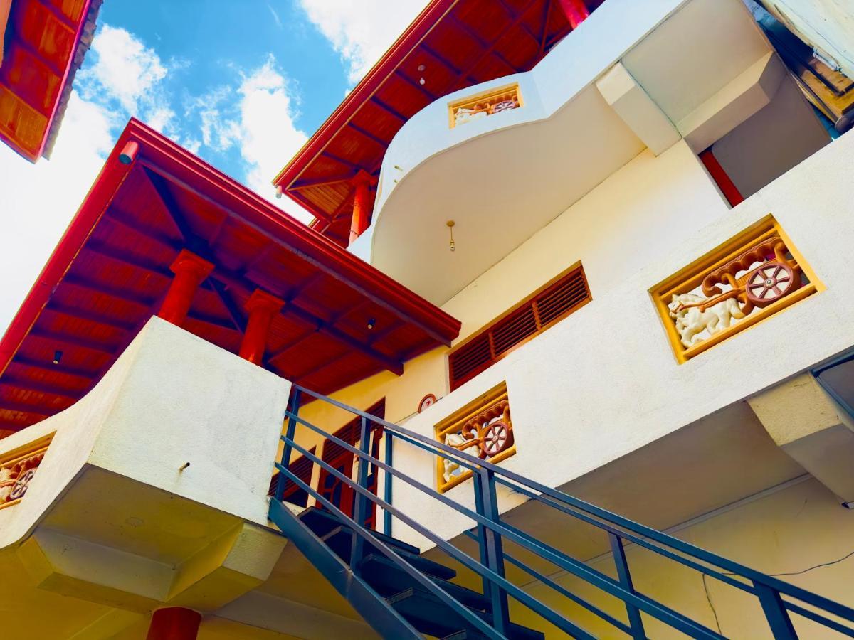 Golden Town Hotel تانجالي المظهر الخارجي الصورة