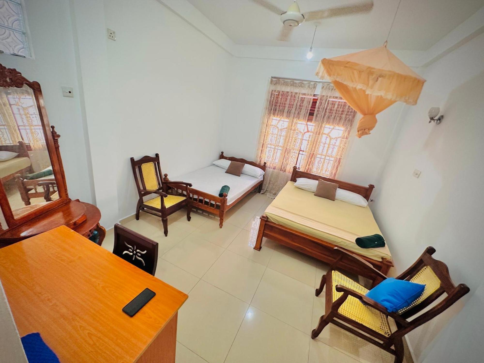 Golden Town Hotel تانجالي المظهر الخارجي الصورة